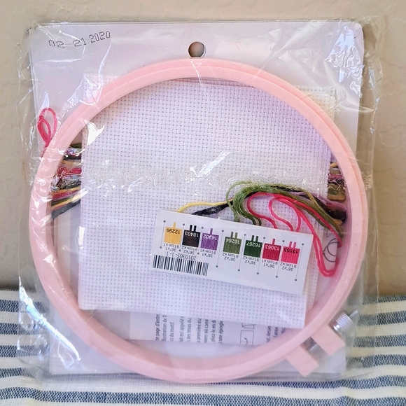 New Dimensions Learn a Craft - Hummingbird Duo Counted Cross Stitch Kit 6 inch - Picture 3 of 9